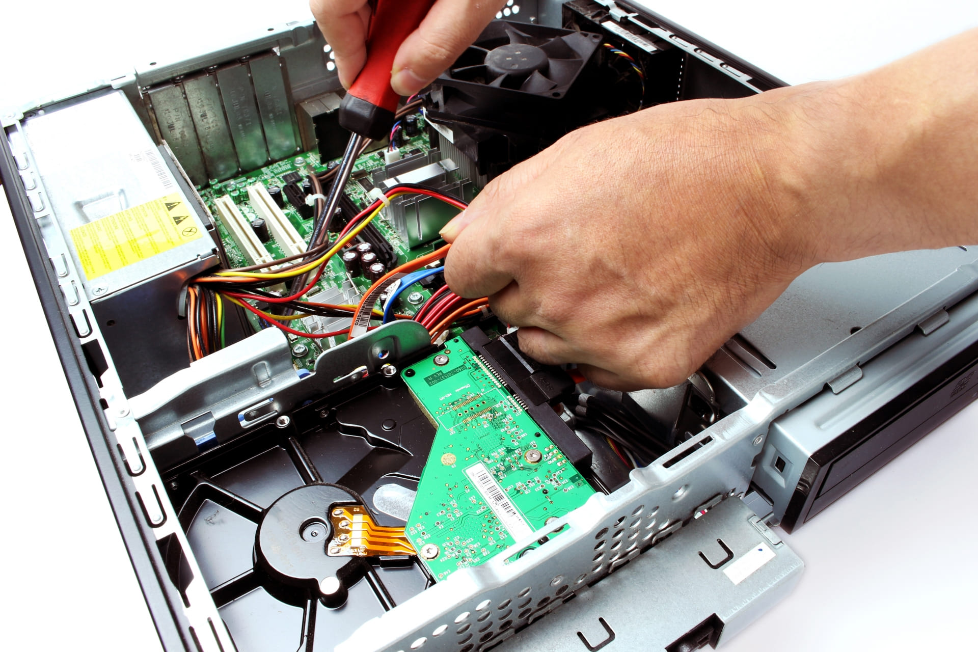 EMCシールド対策とは？筐体の隙間と開口部の設計ポイントを解説